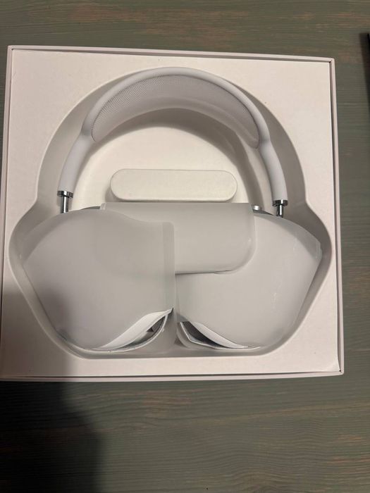 Apple AirPods Max — нови, не са използвани