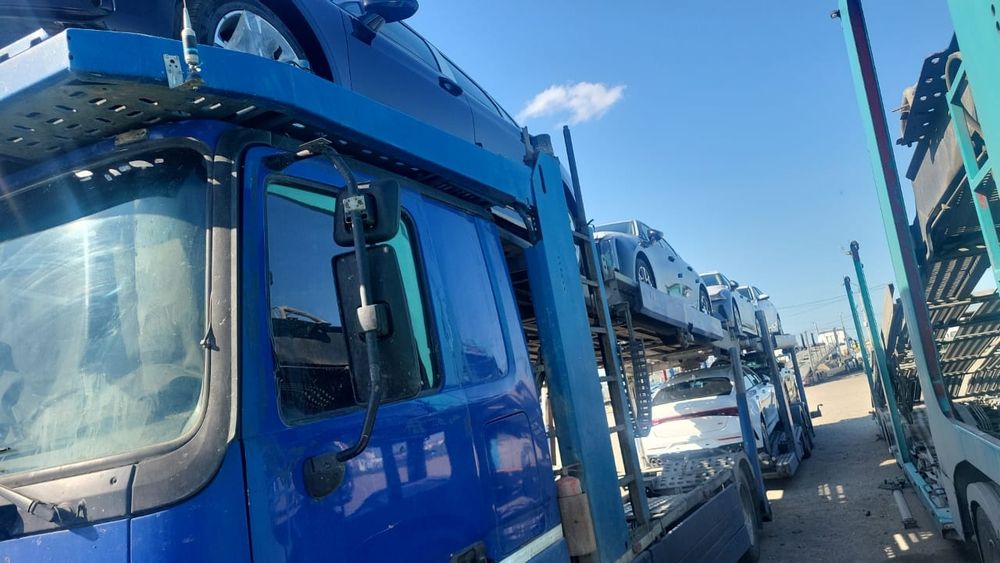 Продам автовоз мерседец