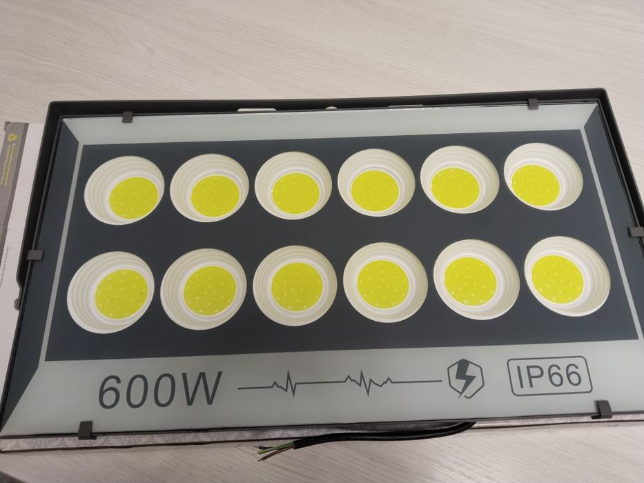Продам прожектор 600W ip66