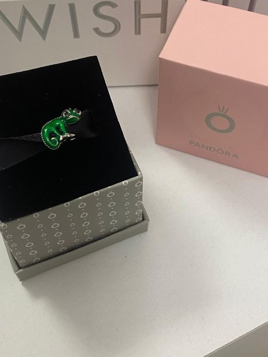 Talisman Disney Tangled Pascal care își schimbă culoarea