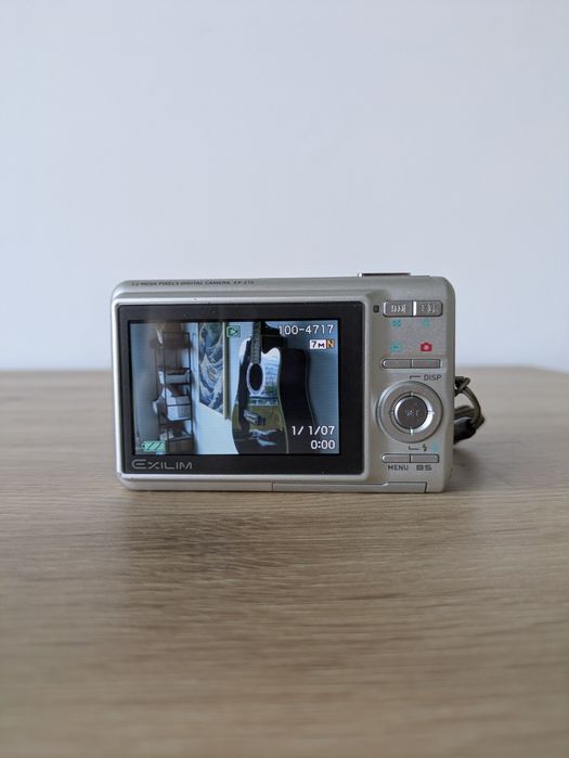 Casio EXILIM Z15 - РЕТРО СНИМКИ Стил Y2K (Year 2000) Дигитален Фотоапарат В Отлично Състояние