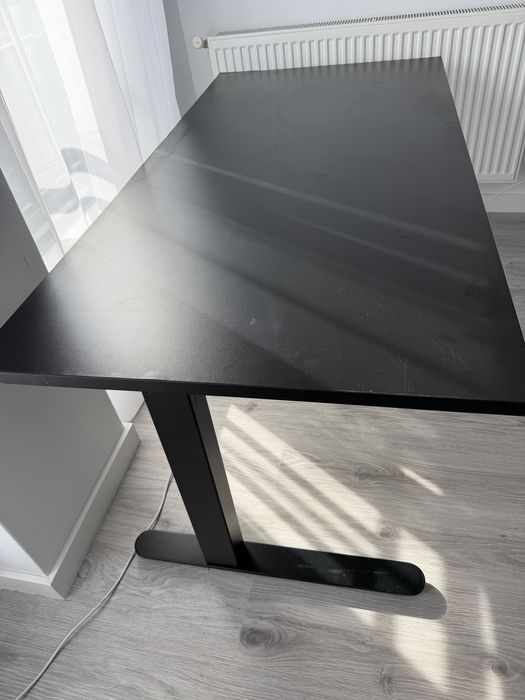 Biroul ajustabil electric