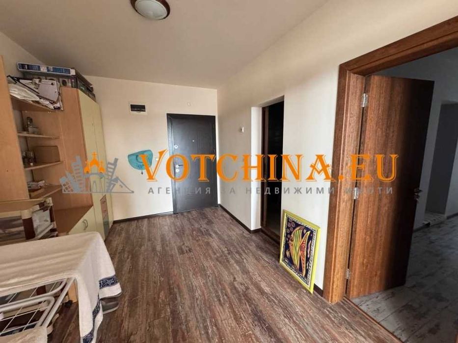 Простоен тристаен апартмент с гледка към морето в град Каварна.