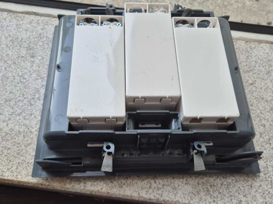 Комплект 8 бл. подова оборудвана електро кутия Легранд с капак Legrand