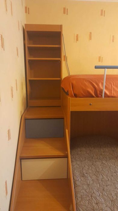 Продавам детски кът в комплект с бюро