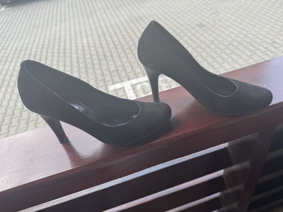 Pantofi negri piele intoarsa