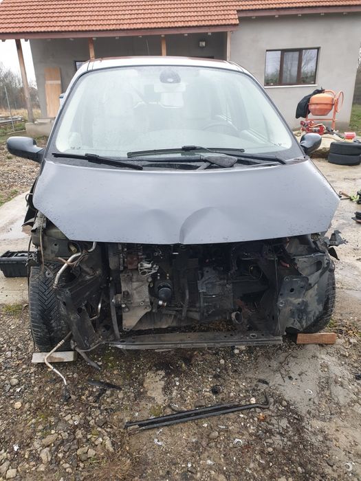 Dezmembrez Renault scenic 2 an 2008 1.9dci