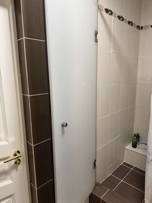 Двери в душевую кабину