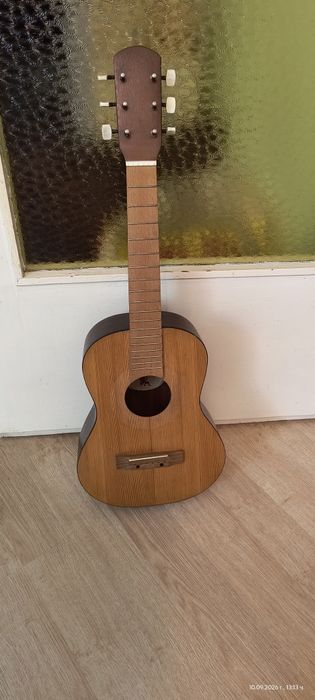 Рядък винтидж находка: 3/4 китара „Пълдин“ (Puldin) – Чисто нова / NOS (New Old Stock), масив смърч