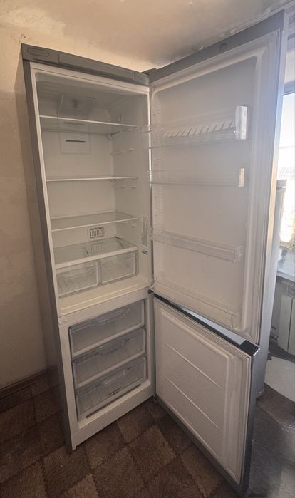 Продам холодильник indesit