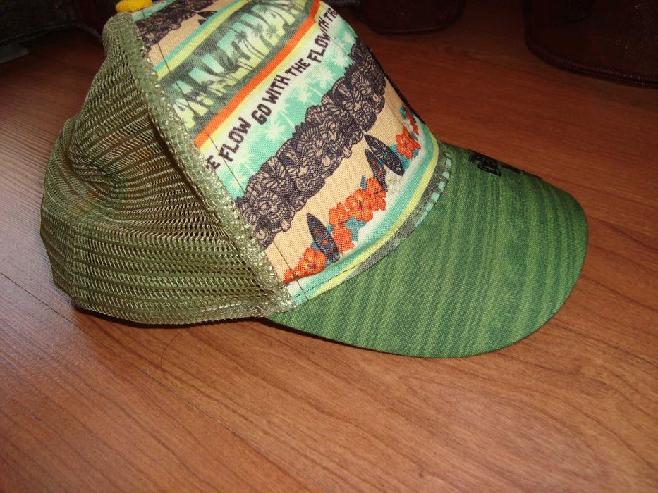 Desigual зелена бейзболна шапка с козирка "Go With the Flow"