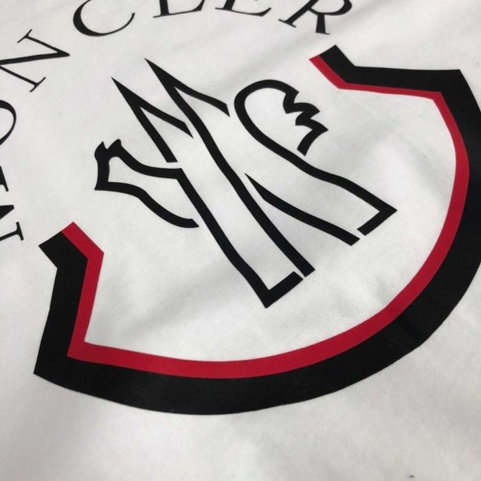 Aduc pe comanda Bluze MoncIer orice model