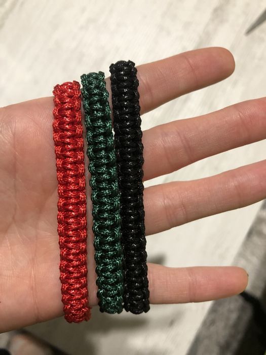 Плетени гривни ръчно изработени