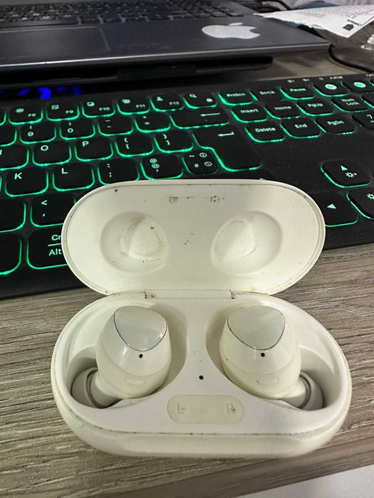 casti Eareuds SM-R175