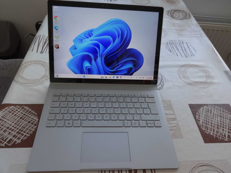 Таблет и Лаптоп 2в1 Microsoft Surface Book i7-6600U/RAM 16GB/SSD 512GB