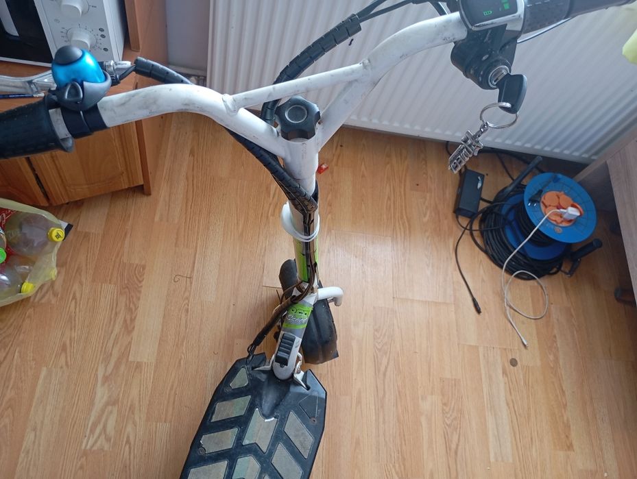 Vând trotineta electrica pe lant