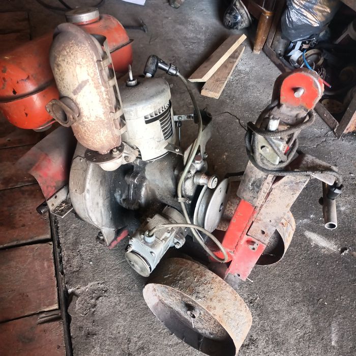 Плуг бензиновый продам