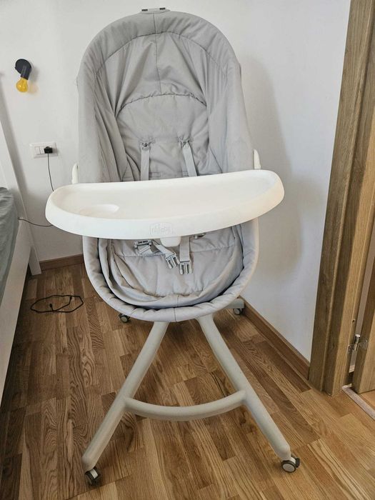 Cosulet Chicco Baby Hug complet (inclus kit masă, saltea, lenjerie)