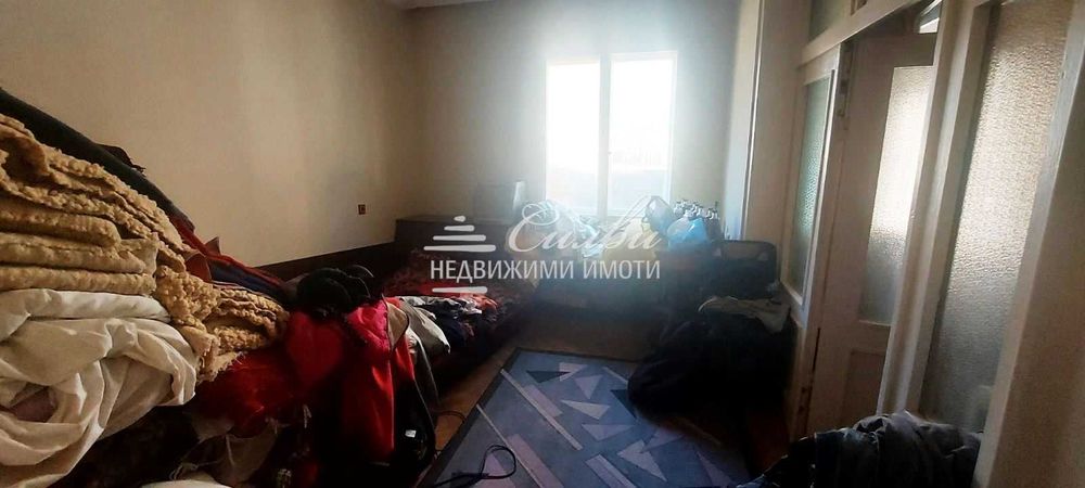 Продава се Четиристаен апартамент в Шумен, Център - 120 кв.м за 2084 €/кв.м - Снимка #3