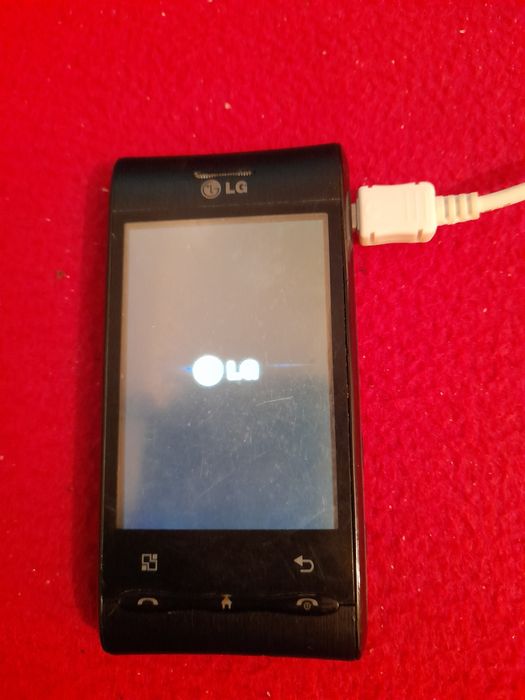 Продавам смартфон LG GT 548