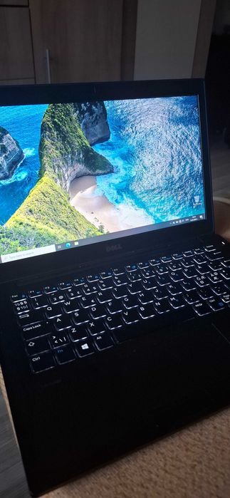 Бизнес лаптоп с Windows.Готов за употреба