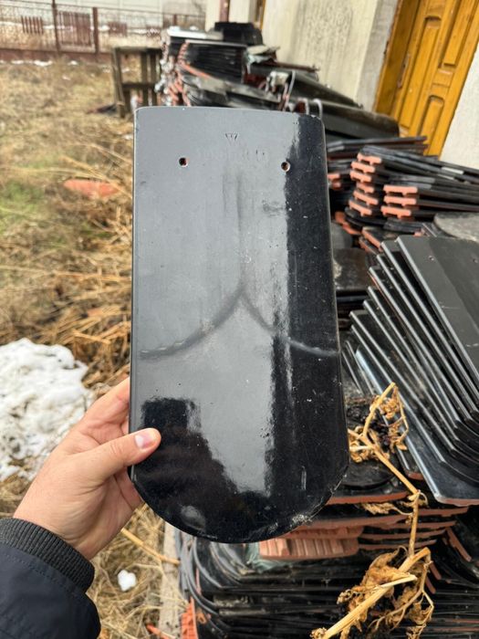 Tigla Solzi Negru Lucios de la Tondach