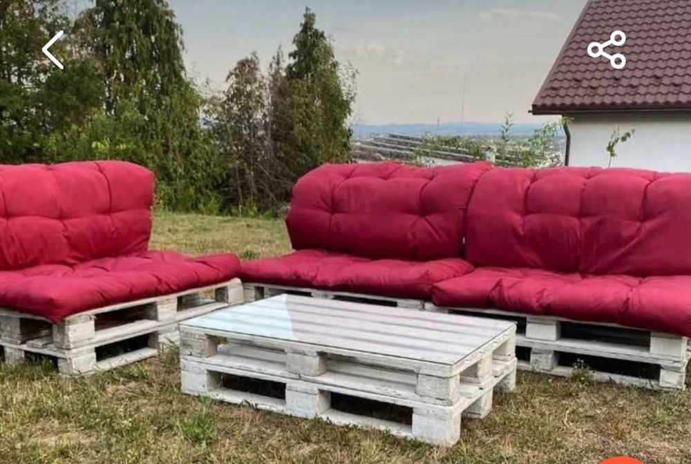 Set mobilier gradina, cu perne visinii si masa cu sticlă, complet.