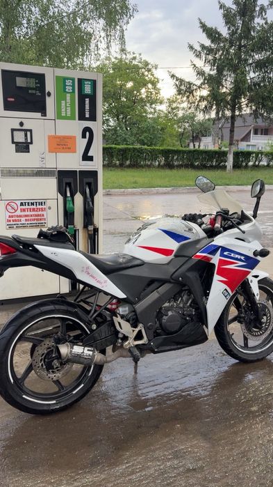 Honda  CBR125R  2016