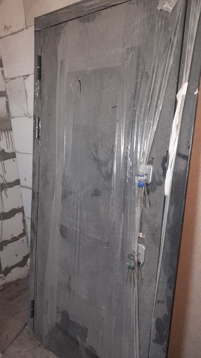 Продам  дверь новый