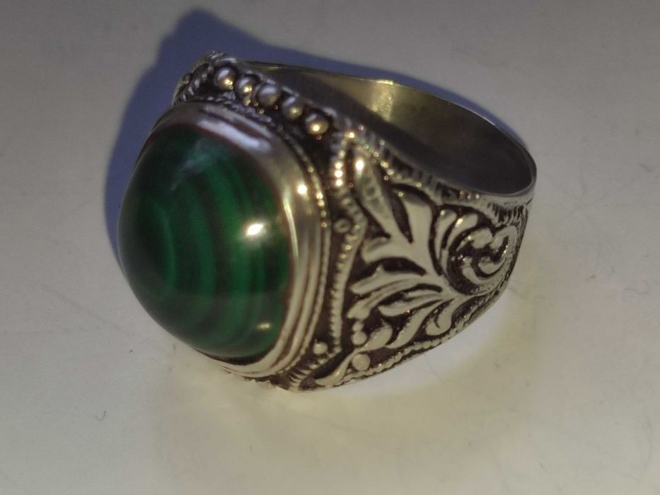 Красивое серебряное кольцо с камнем МАЛАХИТ