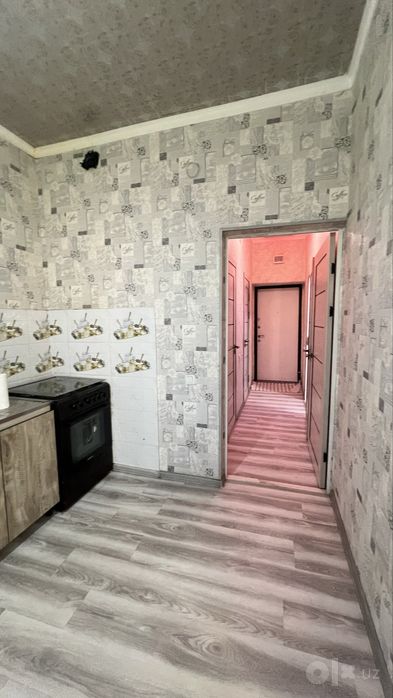 Kvartira sotiladi srochna 1 etaj 1xona 2xona qilingan