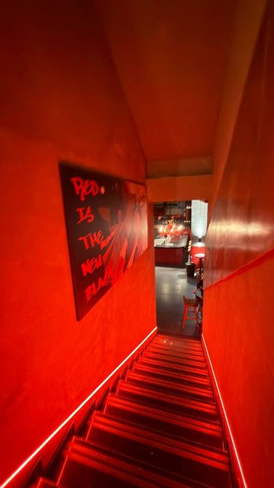 Продаётся Бизнес Действующего ресторан и затем сдаётся 1000м2 (N255)