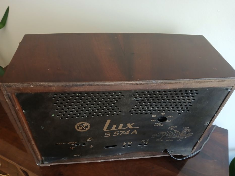 Radio cu lămpi marca Radio Popular LUX S 574 A,an 1957.