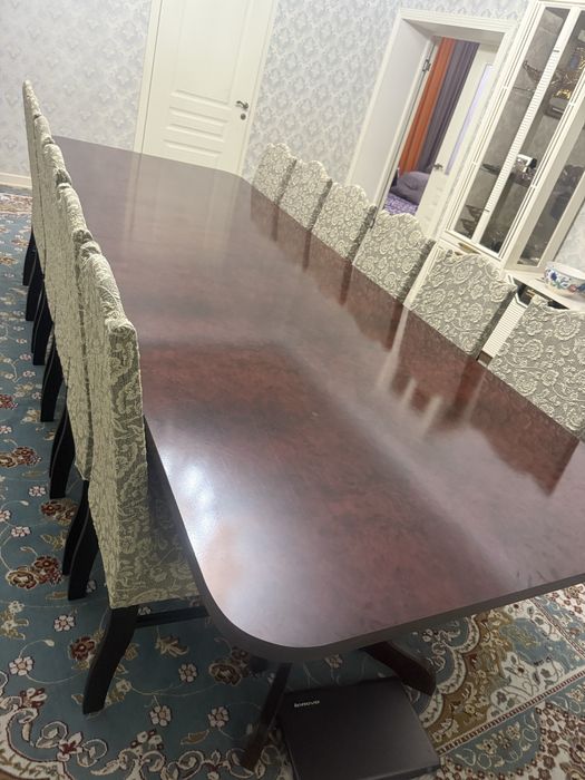 Продается стол в зал