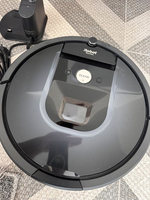 прахосмукачки  iROBOT Roomba 976 и  iROBOT Roomba 981