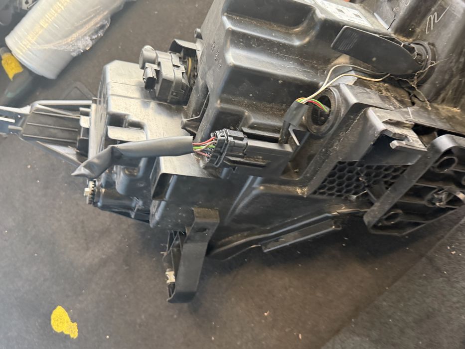 Комплект Фарове за NISSAN QASHQAI II J11 2014 - 2017 година Забележки