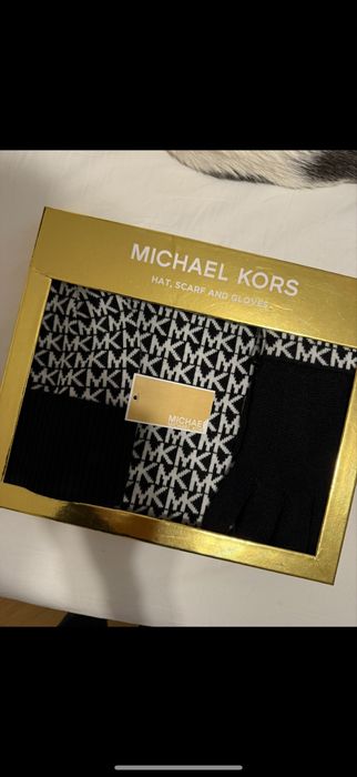 Set Michael Kors original cu Fes, Fular si Manusi, Nou, cadou perfect