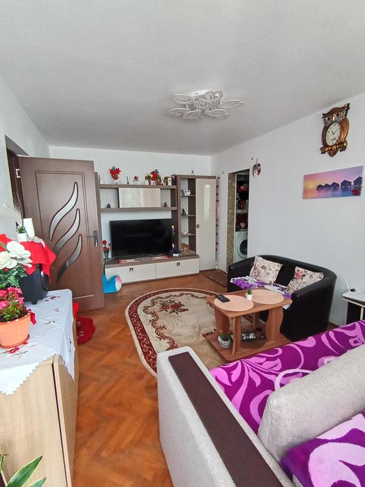 De vânzare apartament cu 2 camere semidecomandat
