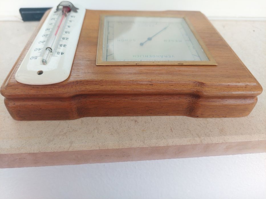 Барометър+Термометър West Germany от 90 те години размери-18см/ 14см