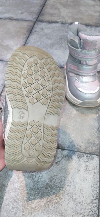 Продам детские ботинки