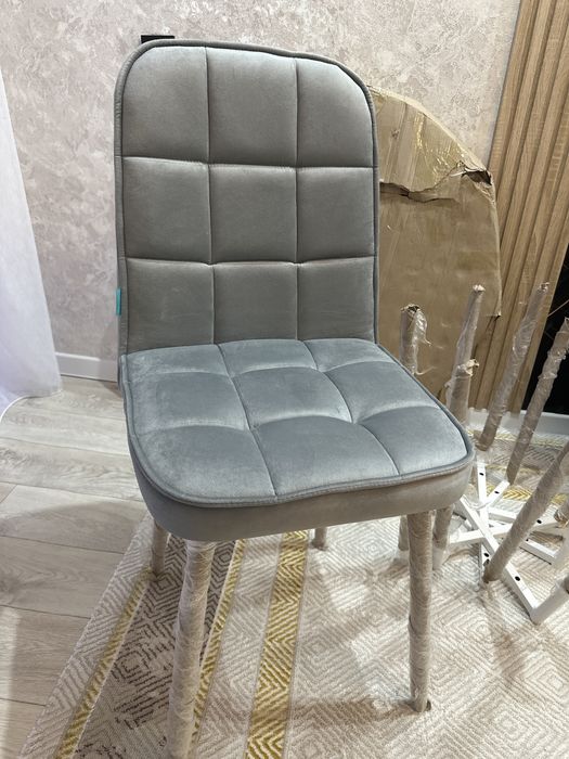 Стол со стульями