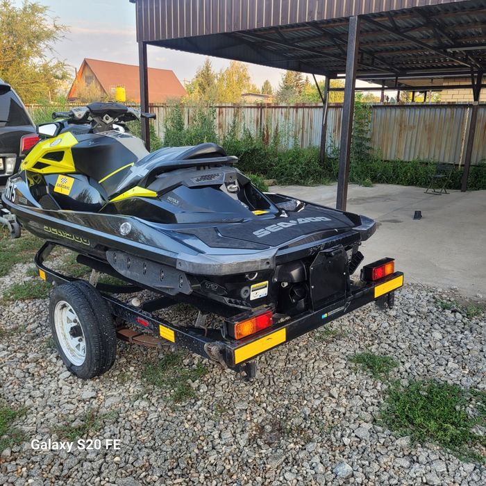 Продам гидроцикл BRP RXP - 260