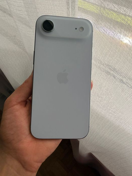 Vând iPhone 17 Air Sky Blue