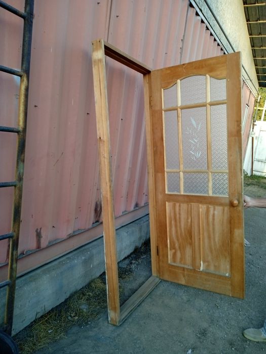 Двери деревянные