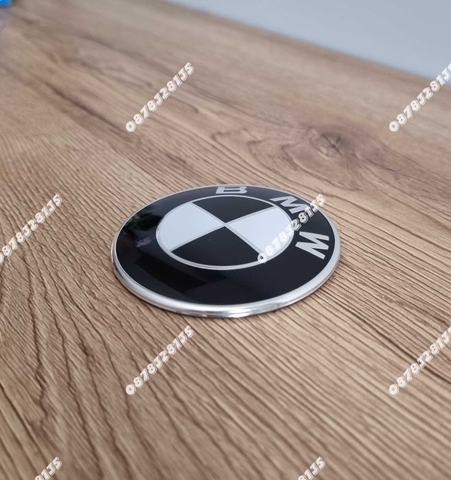 Емблема за преден капак BMW 82мм черно бяла F10,F12,F20,F30,F32