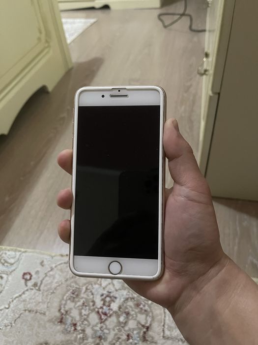 Прадается айфон 8+