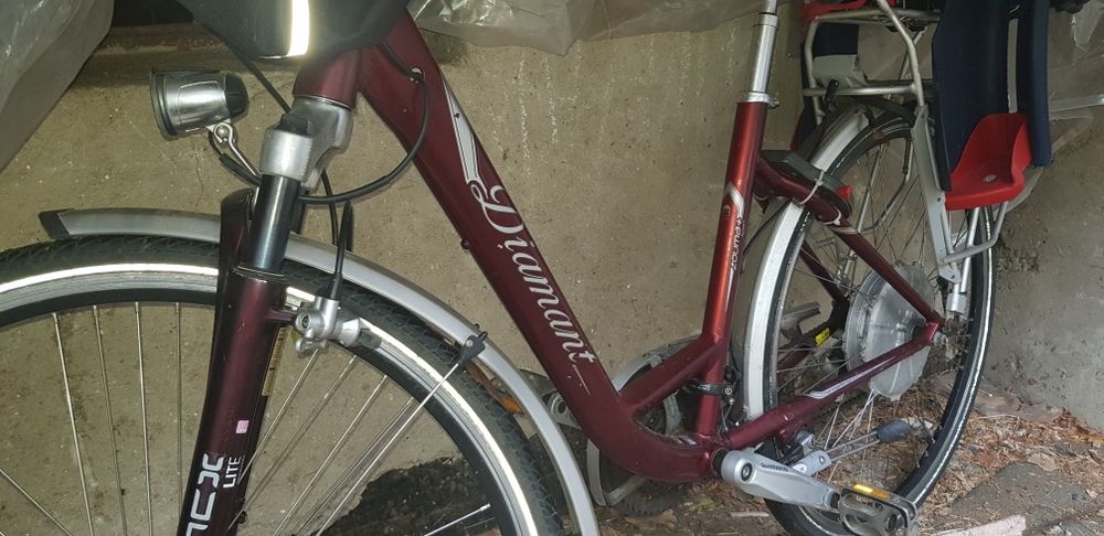 Bicicleta electrică DIAMANT