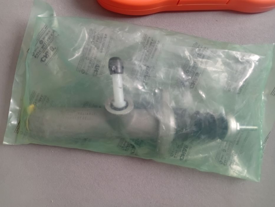 главный цилиндр сцепления Audi 100