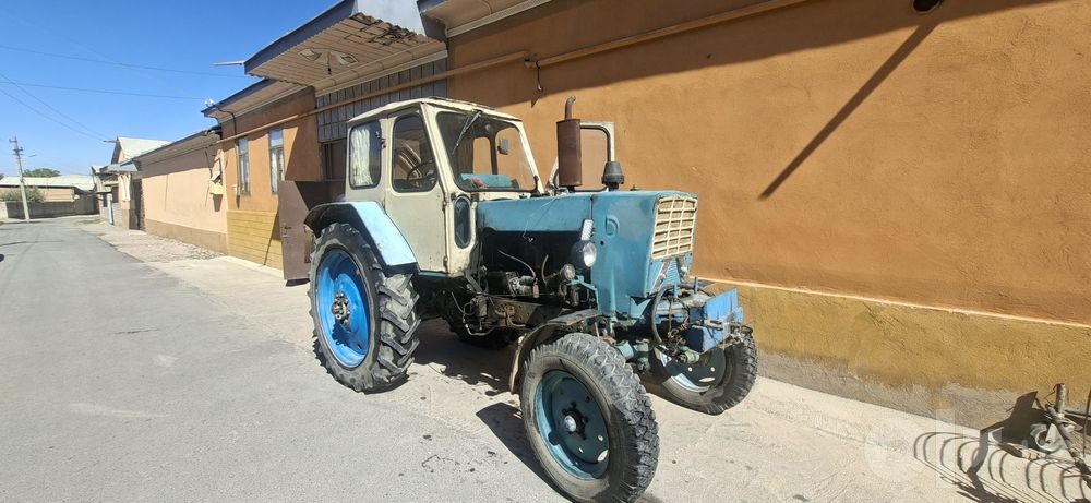 ЮМЗ 6 трактор сотилади