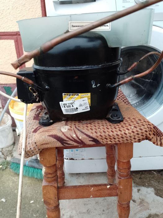 Vând motor frigider functional